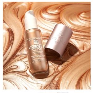 Sol de Janeiro GlowMotion
Skin-softening Glow Oils with Brazilian-style Shimmer